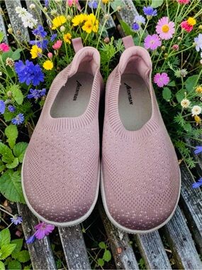 Merryan Slip-On Knit Sneakers in Dusty Rose